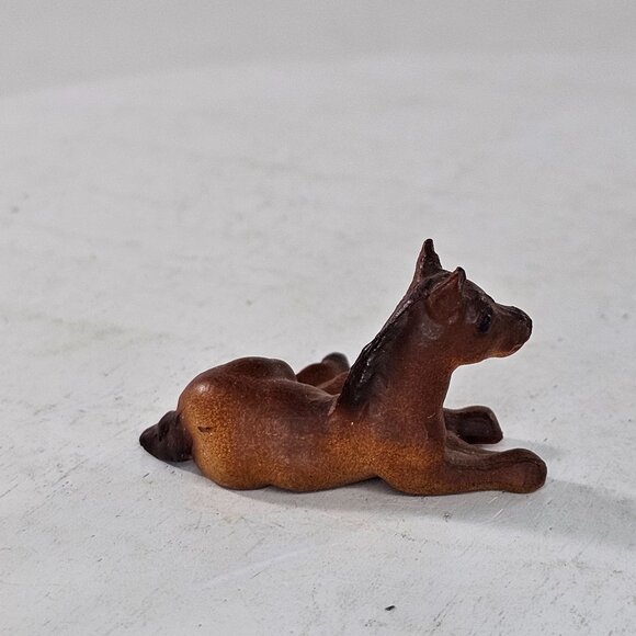 Breyer Stablemate Horse Thoroughbred Lying Foal Chestnut #5702 Vintage - Picture 4 of 8